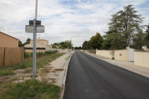 Caniveaux à l'entrée Est du Bourg (Ph. G. B.)