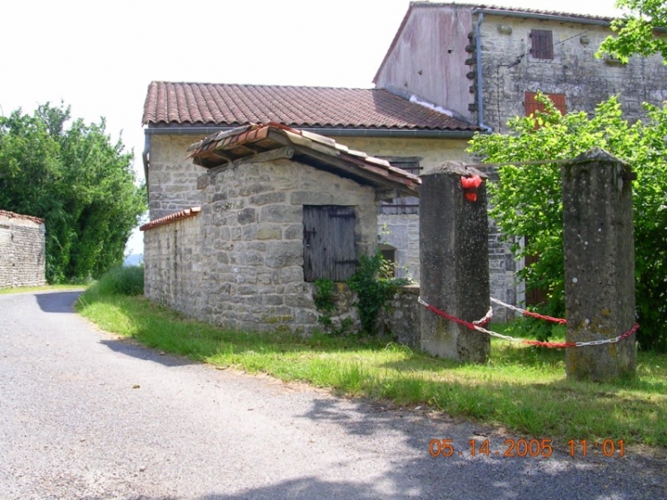 Le puits de Chez Masset est entièrement fermé (Ph. G. BRANCHUT)