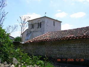 Nouvelle forme du clocher vue de la ruelle du Bourg (Ph. G. BRANCHUT 2005)