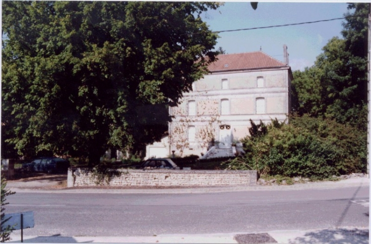 Deuxième et dernier presbytère, aujourd'hui propriété privée. (Ph. G. BRANCHUT 1993)