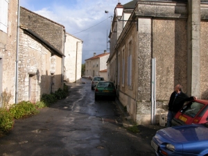 Il s'agit des locaux situés immédiatement à droite sur la photo (Ph. G. BRANCHUT)