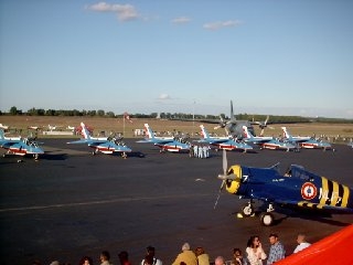 La Patrouille de France à l'aéroport d'Angoulême-Brie-Champniers en 2003 (Ph. G. BRANCHUT)