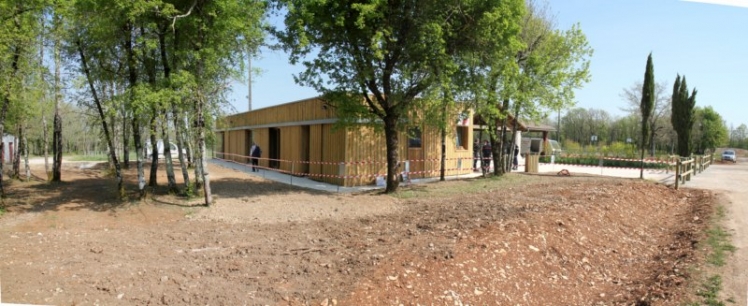 La salle de réunion avec toilettes qui sera ouverte à partir du 17 avril 2011 (Ph. GB du 15-04-2011)