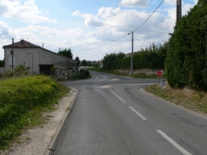 Le carrefour une fois aménagé (à revoir un jour !) (Ph. G. B.)