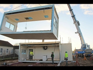 Montage des modules de l'espace (Ph. J.M. URBAJTEL)